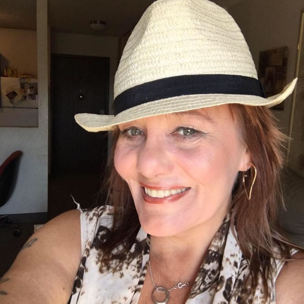 Meet your Posher, Laurah
